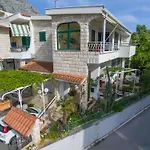 Komfortable Ferienwohnung Mit Balkon
