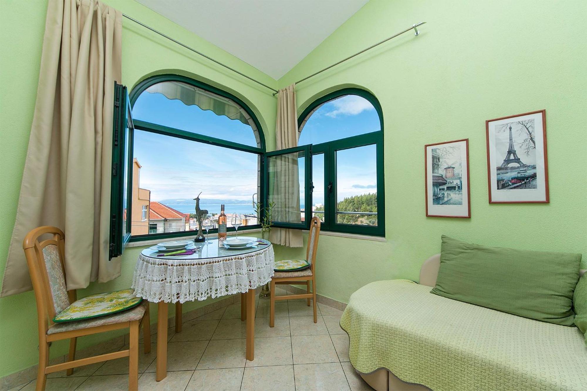 Apartment Komfortable Mit Balkon Makarska