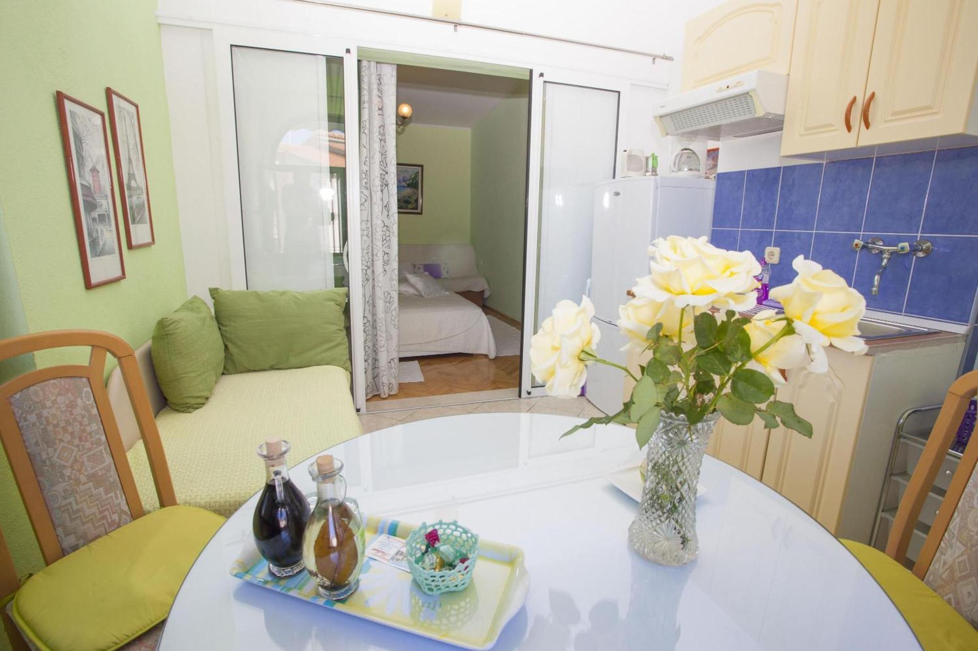 Komfortable Mit Balkon Makarska