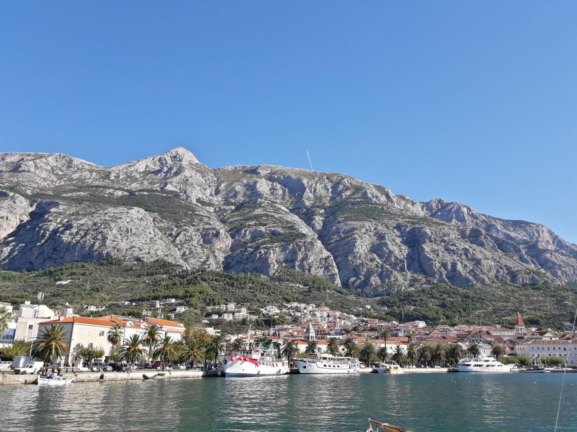 Komfortable Mit Balkon Apartment Makarska