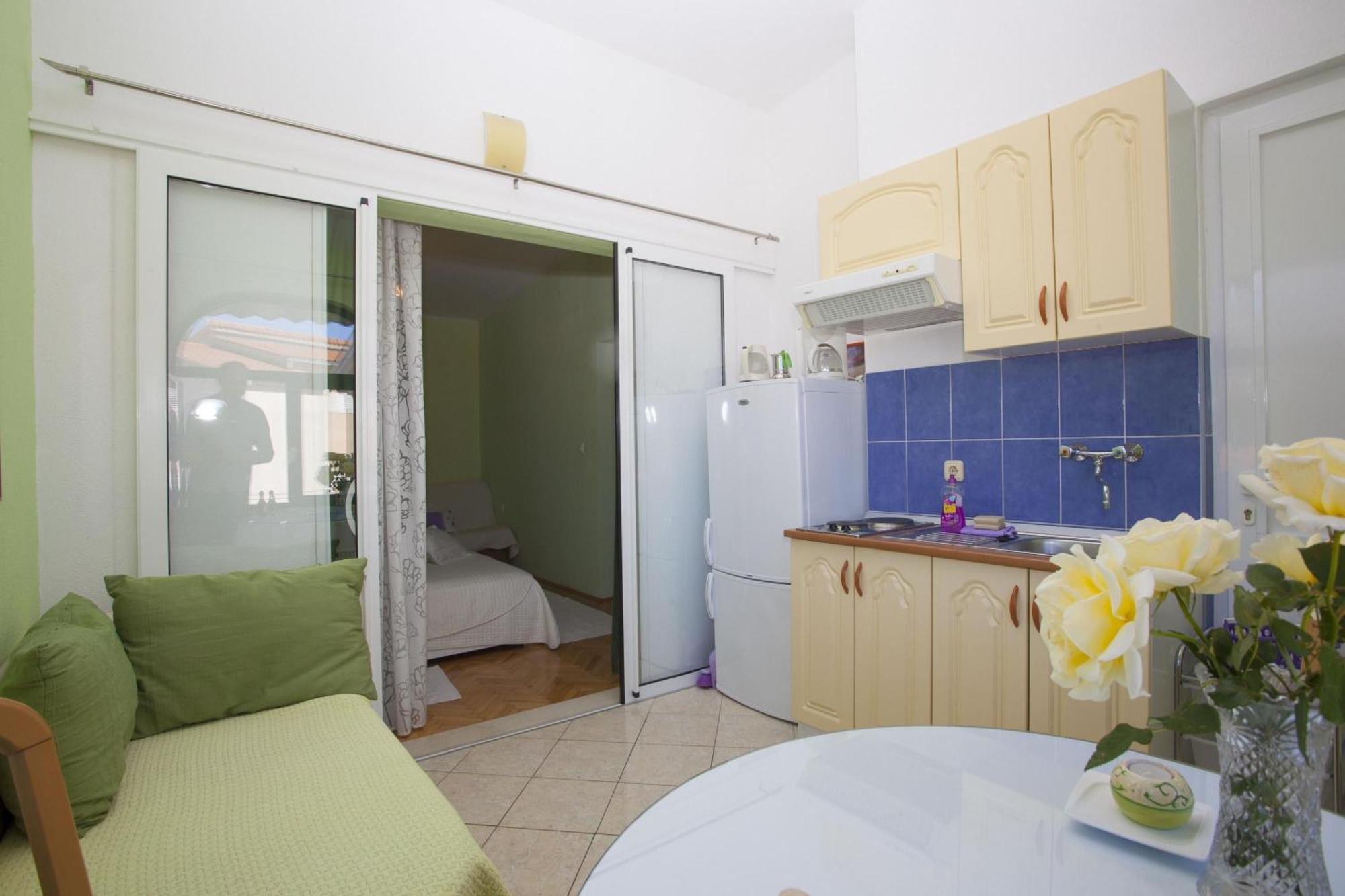 Komfortable Mit Balkon Apartment Makarska
