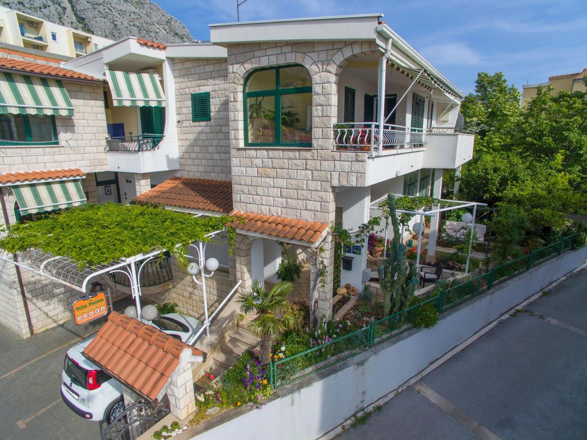 Komfortable Mit Balkon Makarska