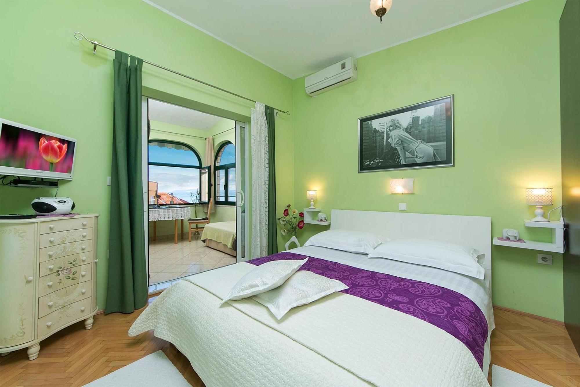 Komfortable Mit Balkon Apartment