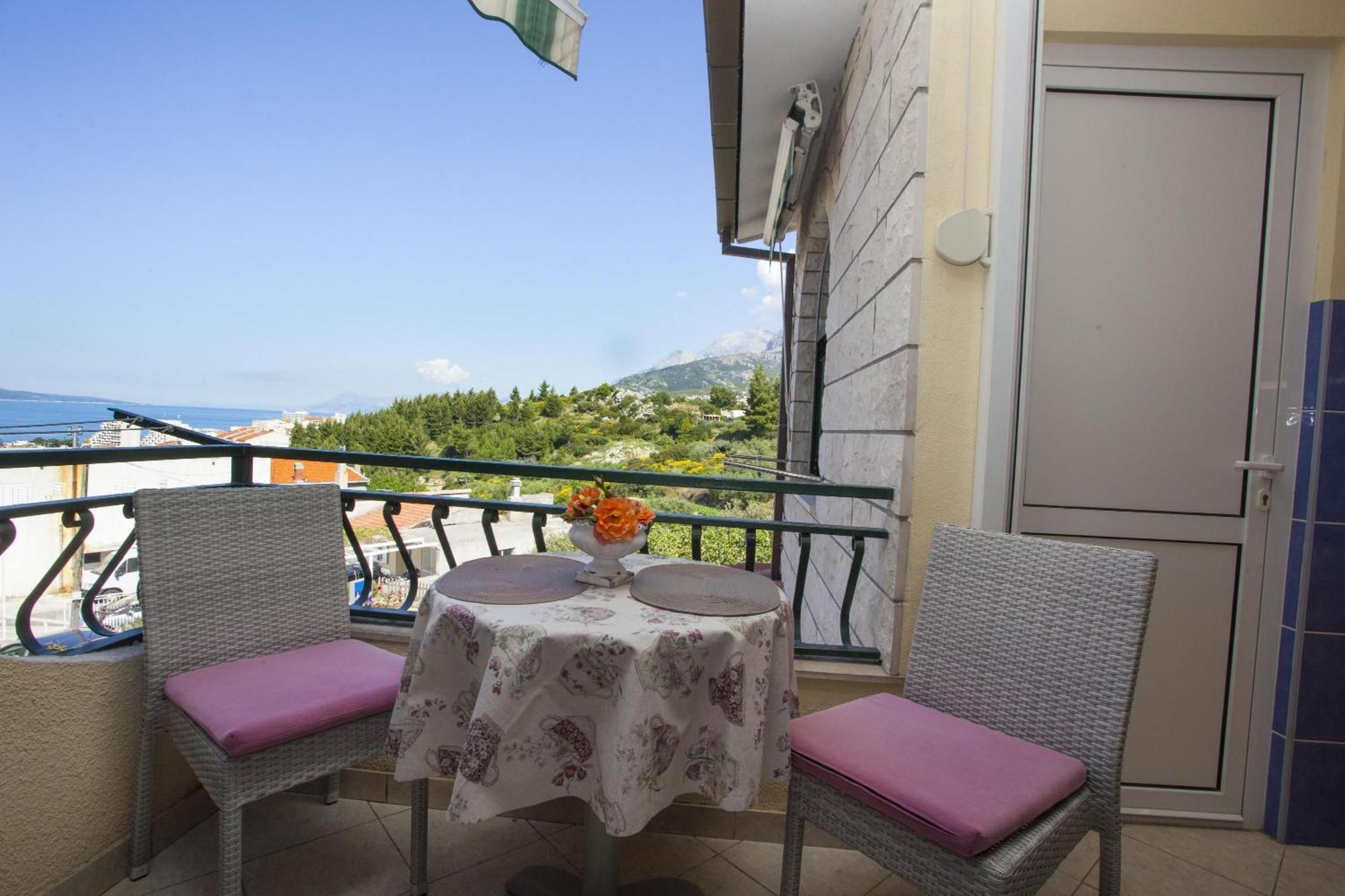 Komfortable Mit Balkon Apartment *