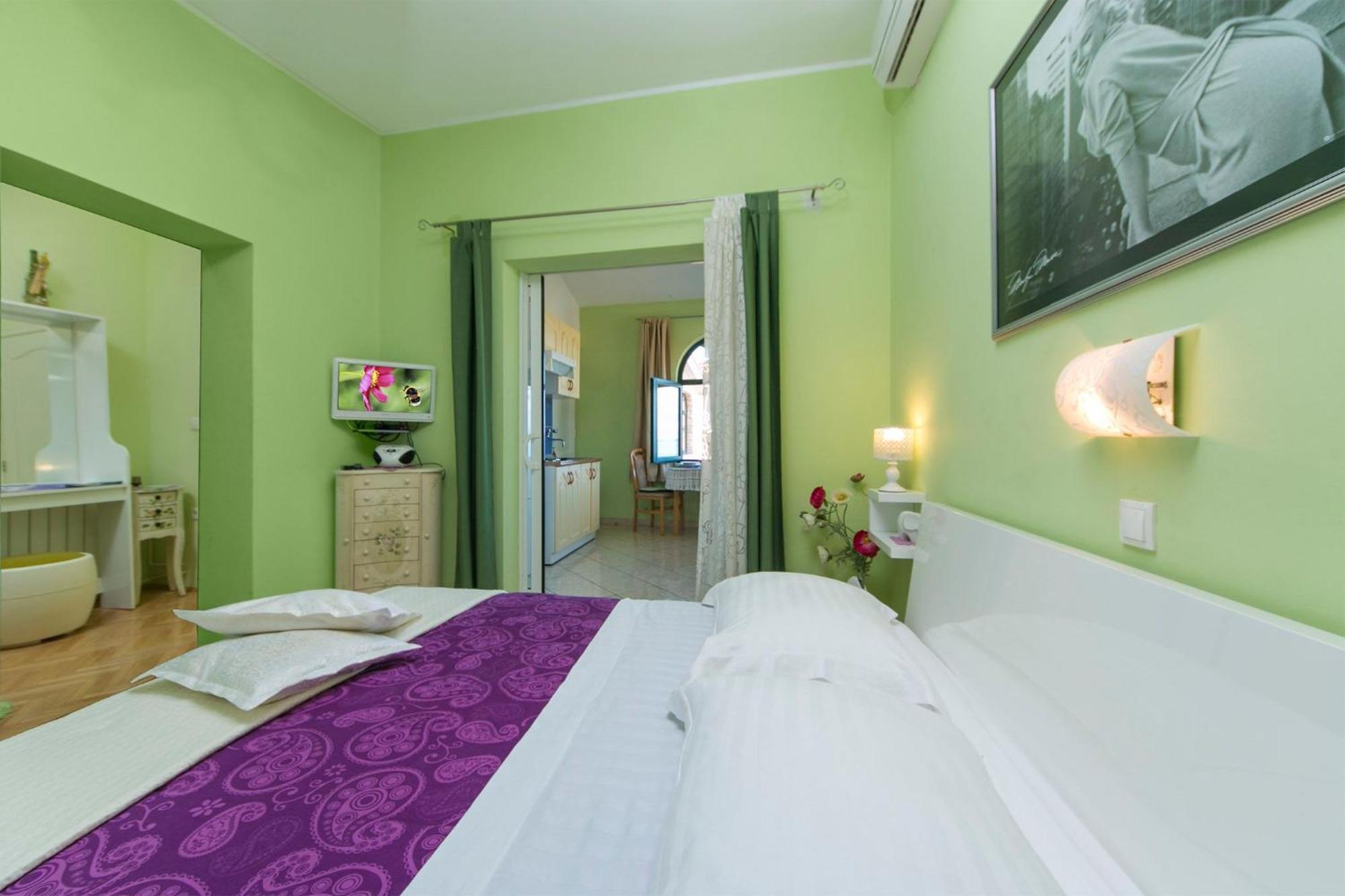 Apartment Komfortable Mit Balkon Makarska