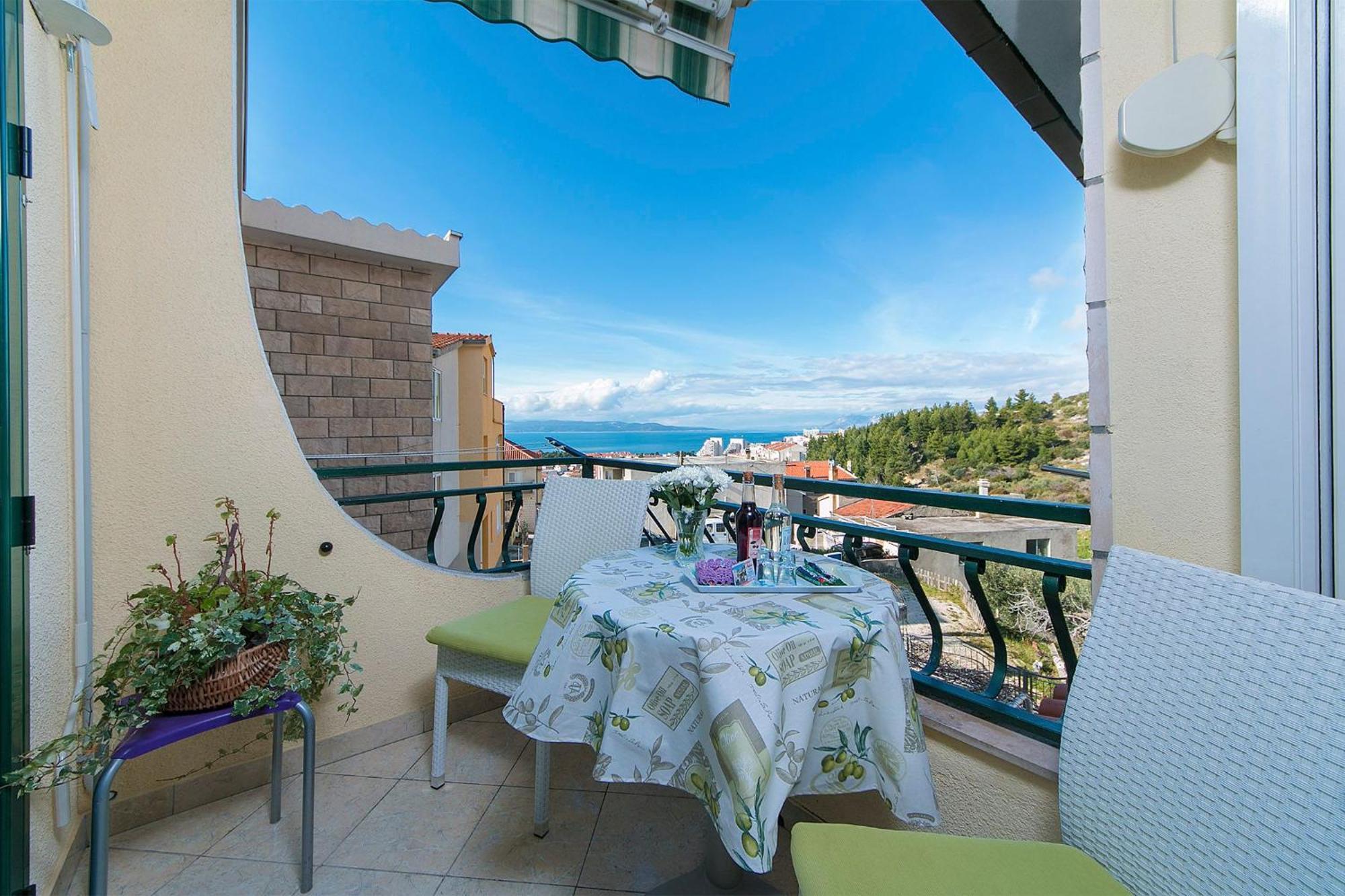 Komfortable Mit Balkon Apartment *