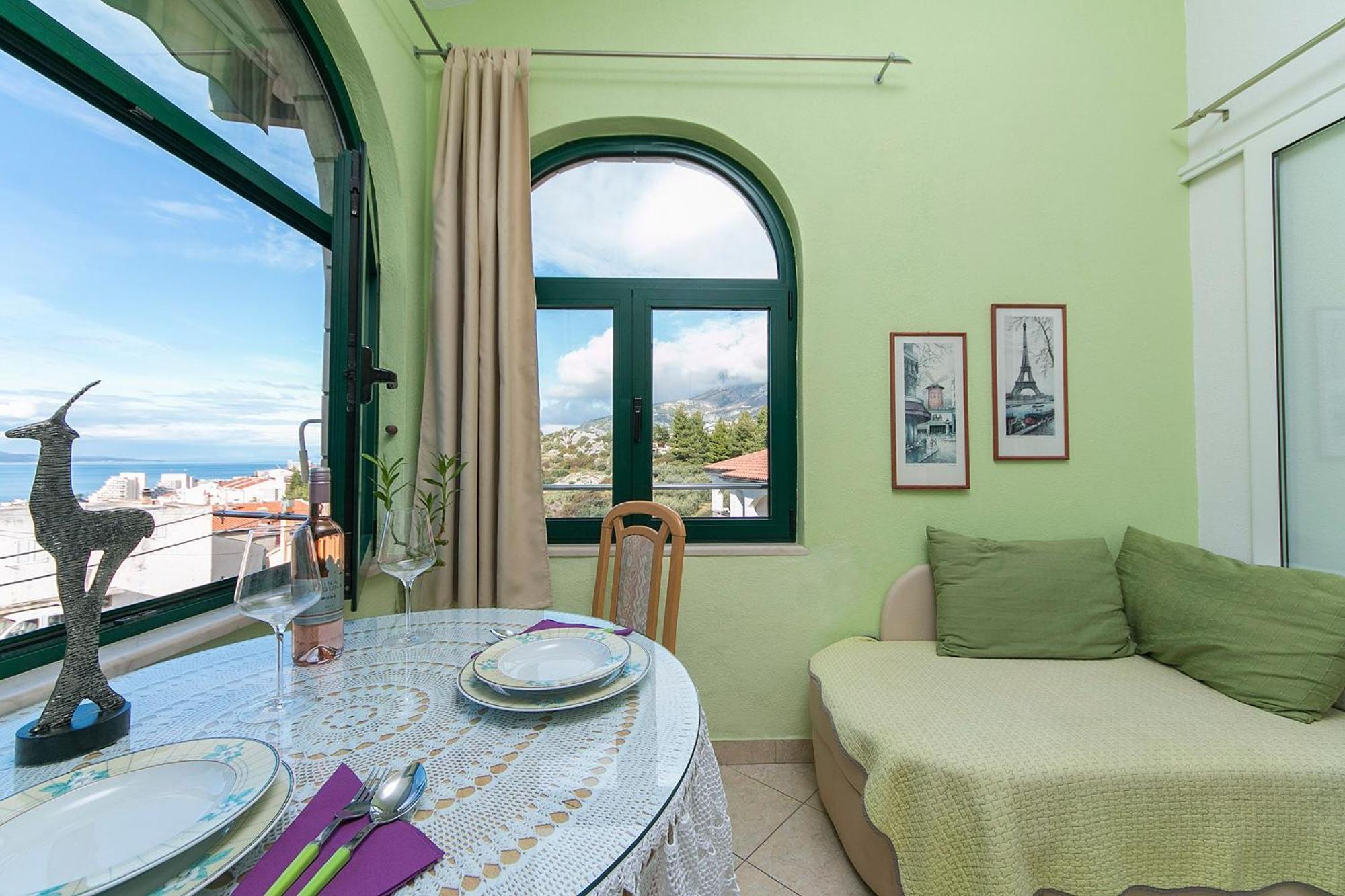 Komfortable Mit Balkon *